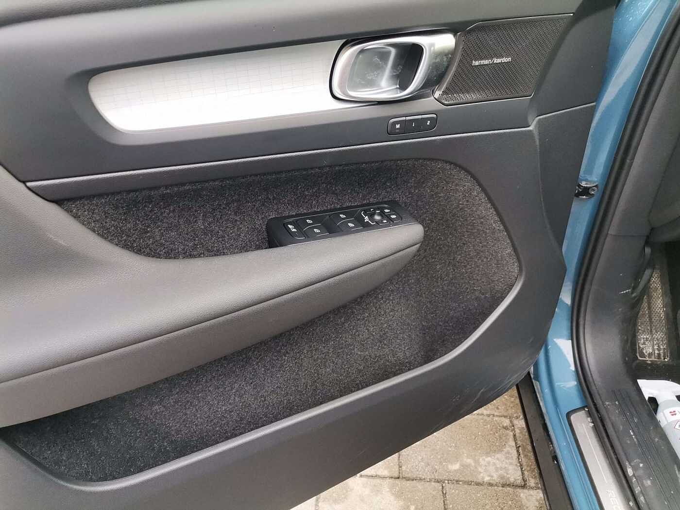 Volvo  T4 Plug-In Hybrid 2WD Plus Dark Recharge