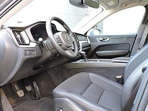 Volvo  D4 AWD Momentum / Business- + Licht-Paket